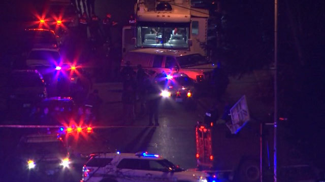 Police officer dies after Tacoma shooting; standoff underway - KIRO Seattle