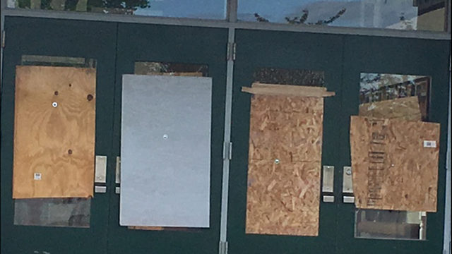 코빙턴(Covington) 고등학교에 2 명의 남자 침입해..