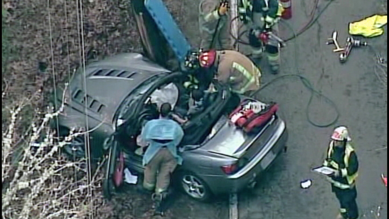 Woman Rescued After Crash Into Pole Near Port Orchard Kiro Tv