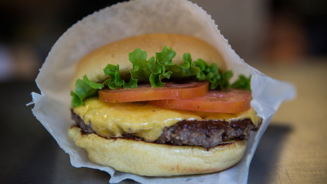 코스트코사의 새로운 햄버거, 쉐이크 쉐이크(Shake Shake) 버거 카피했다?