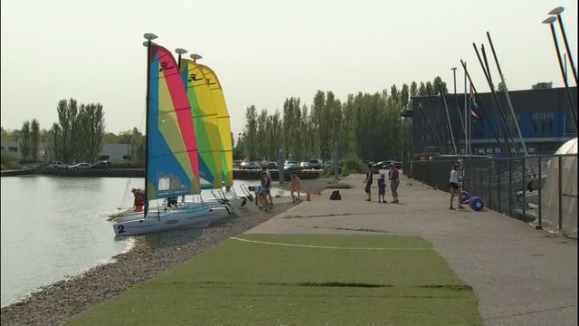 보트 타기 캠프에 참가 중이던 십대 물에 빠졌다가 구조, 생명 위독