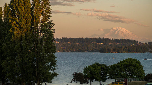 하수구 막혀 폐쇄된 매그너선(Magnuson) 공원 해변들