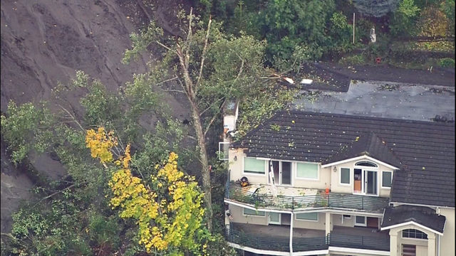 에드몬즈에서 산사태 발생, 가스 유출로 주민 대피소동