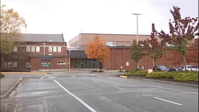 마운트 버논(Mount Vernon) 고등학생 학교 교정에 잠입한 남성에 성추행