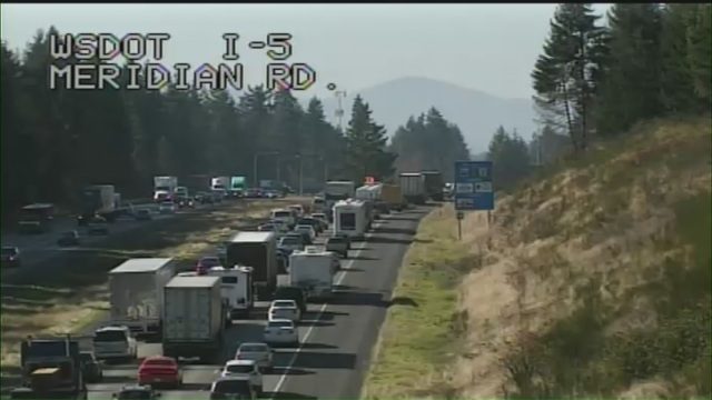 레이시(Lacey) 인근 5번 고속도로에서 발생한 교통사고로 14마일에 걸쳐 교통 체증..