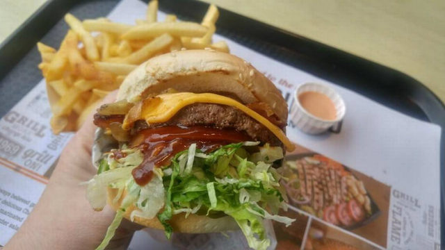 이번 주말 타코마에서 무료로 햄버거와 프렌치 프라이를?