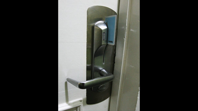 호텔 방 도어락 해킹 쉬어